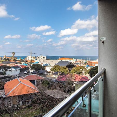 Готель Ramada By Wyndham Jeju Hamdeok Екстер'єр фото