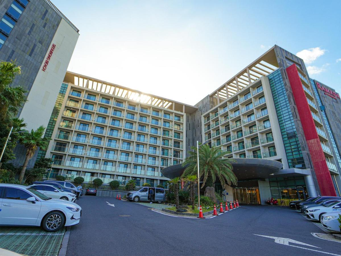 Готель Ramada By Wyndham Jeju Hamdeok Екстер'єр фото
