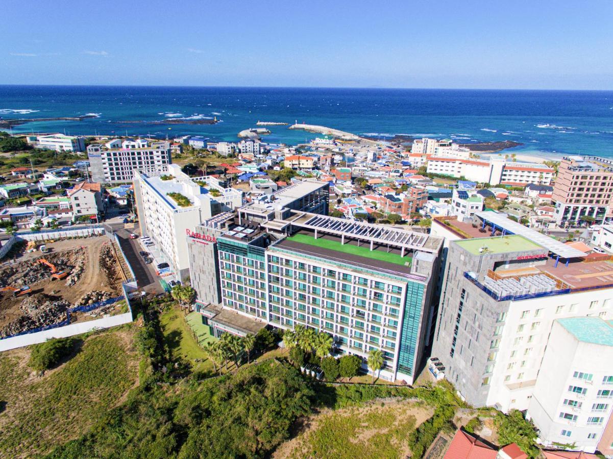 Готель Ramada By Wyndham Jeju Hamdeok Екстер'єр фото