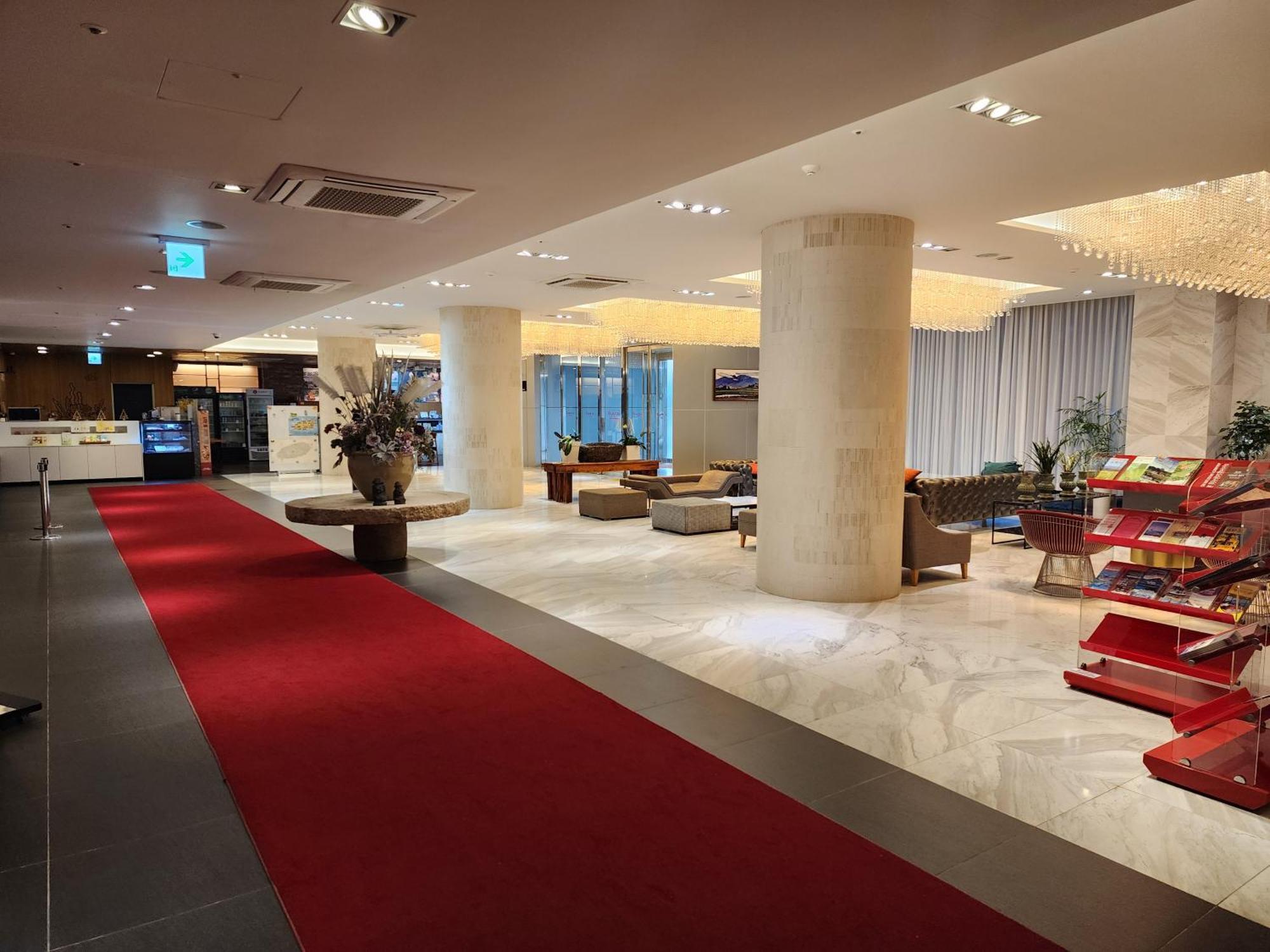 Готель Ramada By Wyndham Jeju Hamdeok Екстер'єр фото
