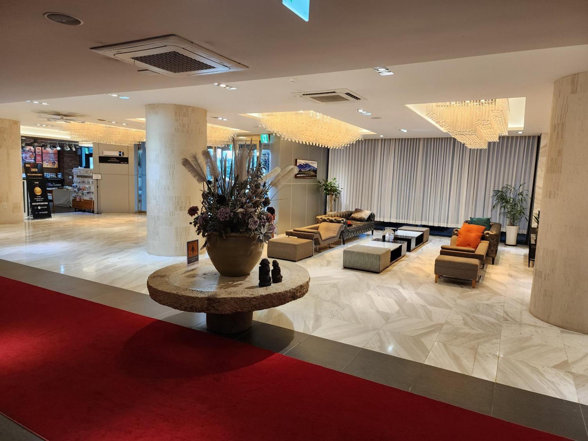 Готель Ramada By Wyndham Jeju Hamdeok Екстер'єр фото