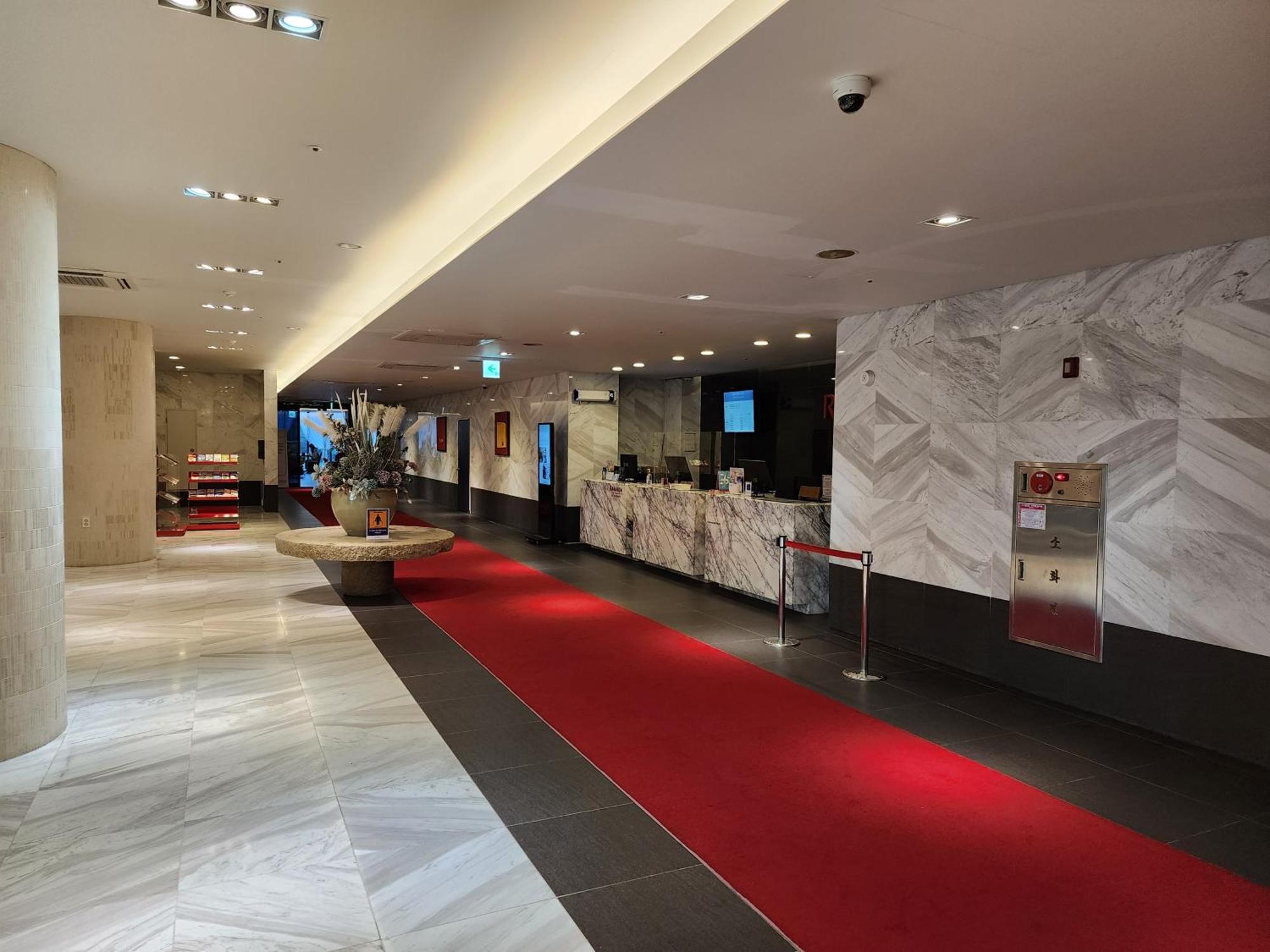Готель Ramada By Wyndham Jeju Hamdeok Екстер'єр фото