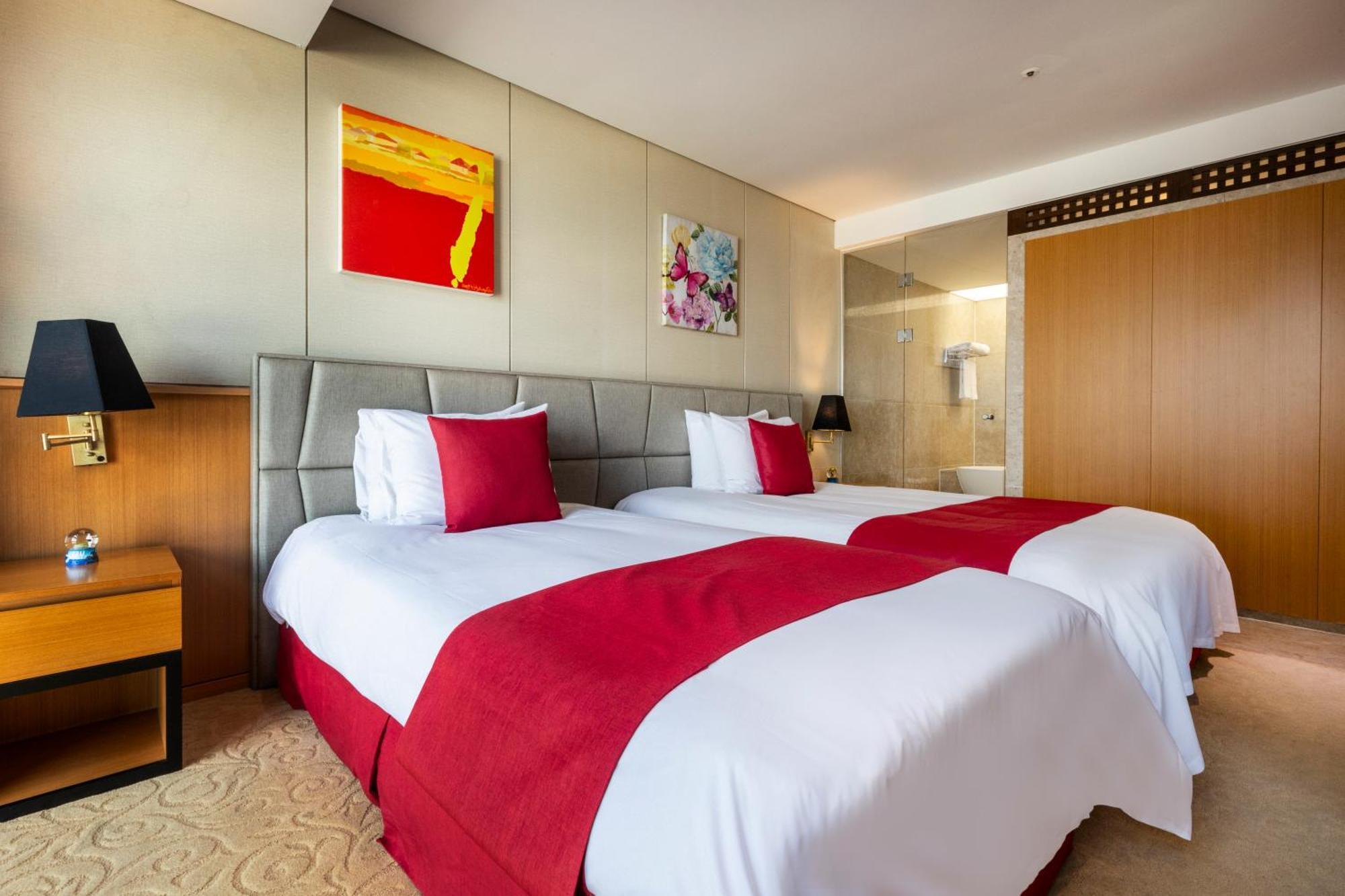 Готель Ramada By Wyndham Jeju Hamdeok Екстер'єр фото