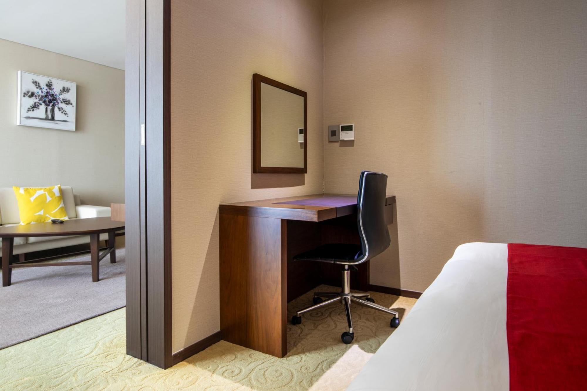 Готель Ramada By Wyndham Jeju Hamdeok Екстер'єр фото