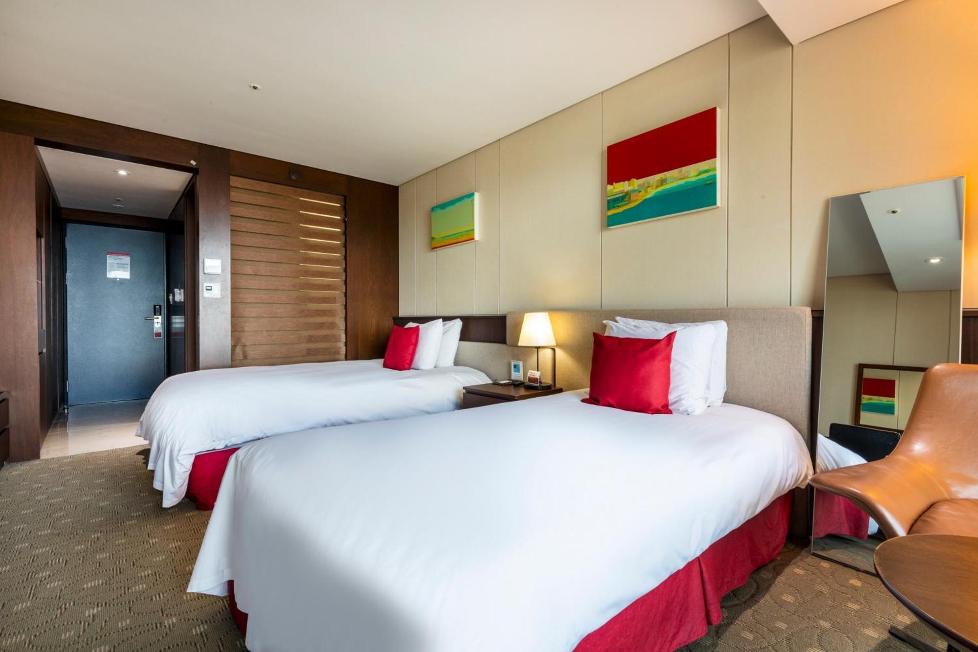 Готель Ramada By Wyndham Jeju Hamdeok Екстер'єр фото