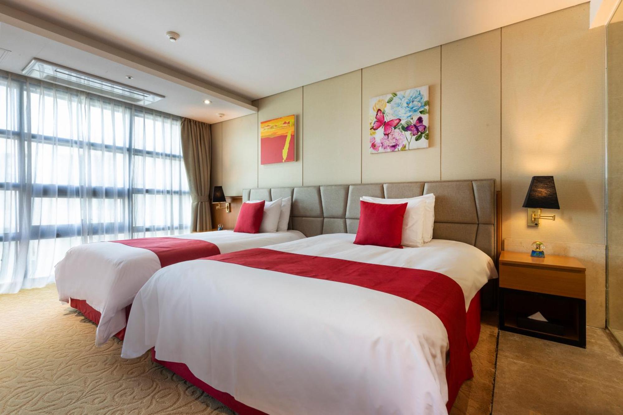 Готель Ramada By Wyndham Jeju Hamdeok Екстер'єр фото