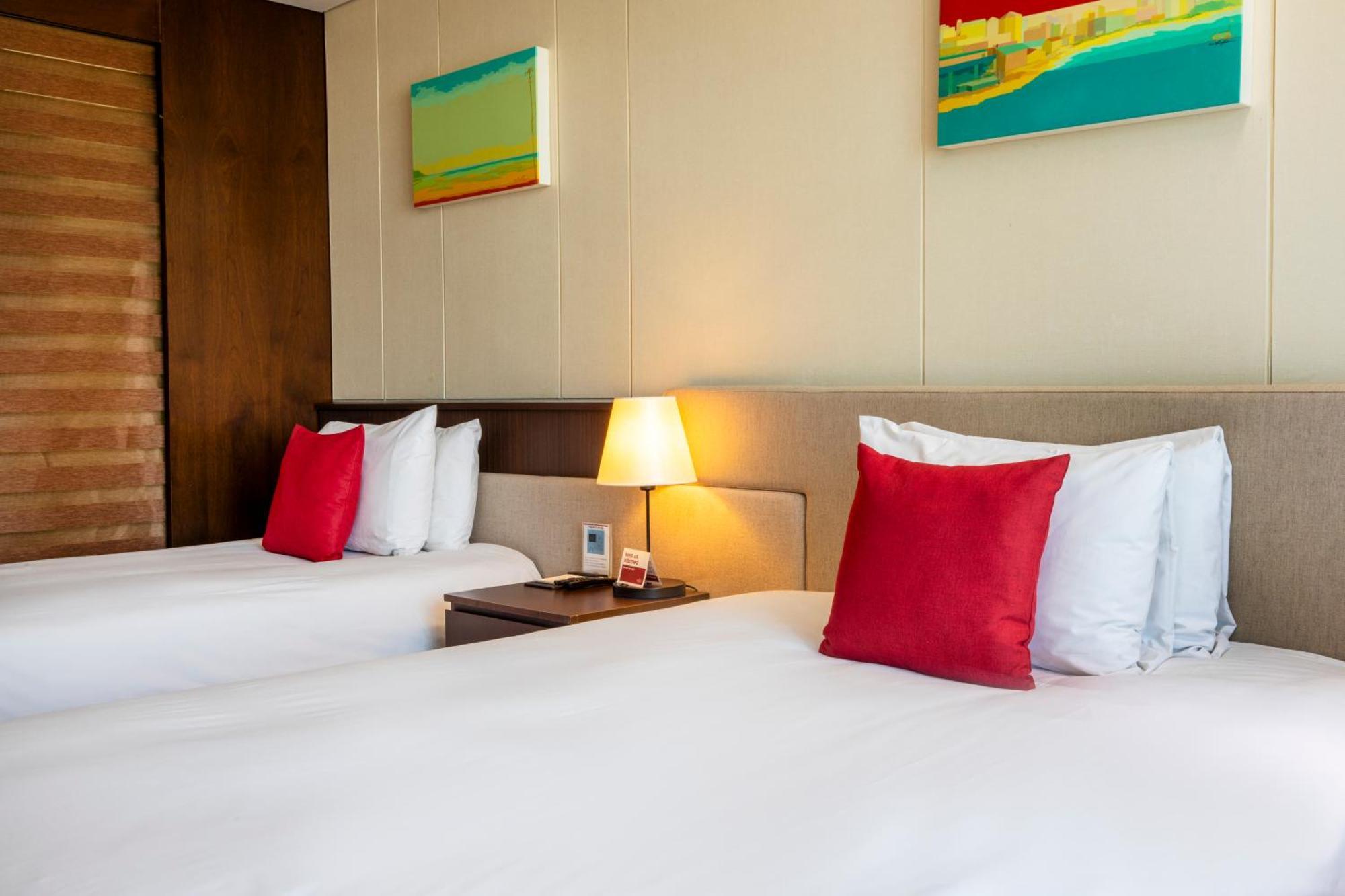 Готель Ramada By Wyndham Jeju Hamdeok Екстер'єр фото