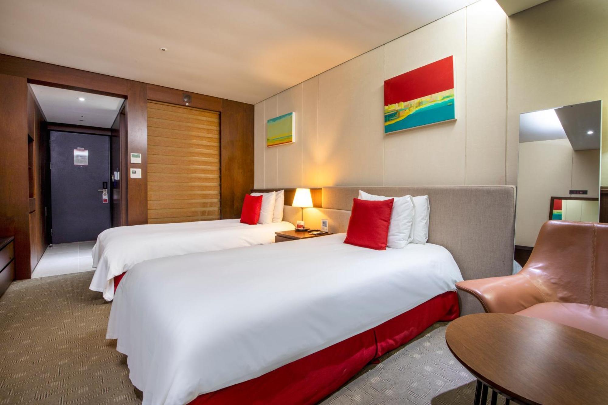 Готель Ramada By Wyndham Jeju Hamdeok Екстер'єр фото
