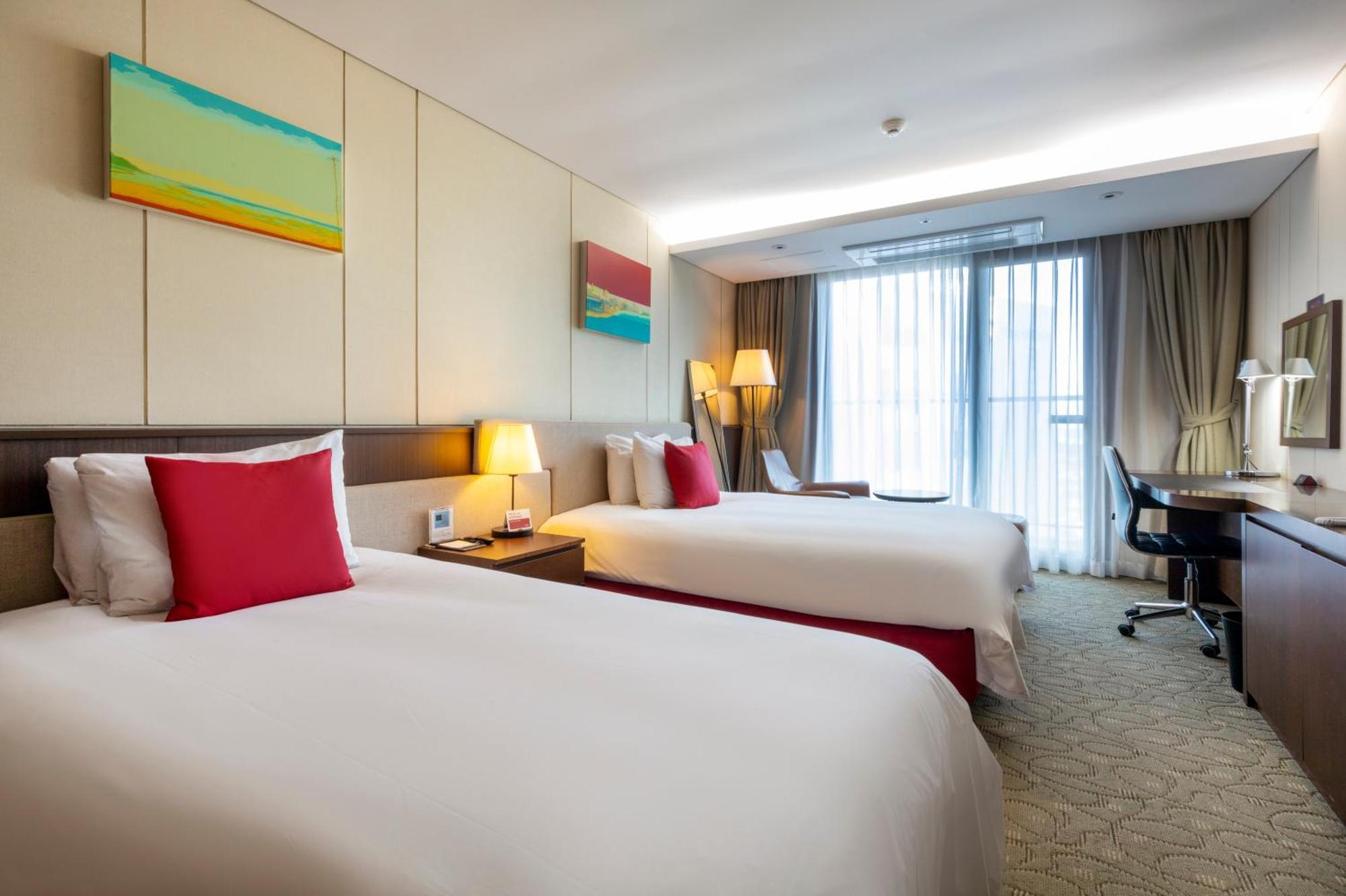 Готель Ramada By Wyndham Jeju Hamdeok Екстер'єр фото