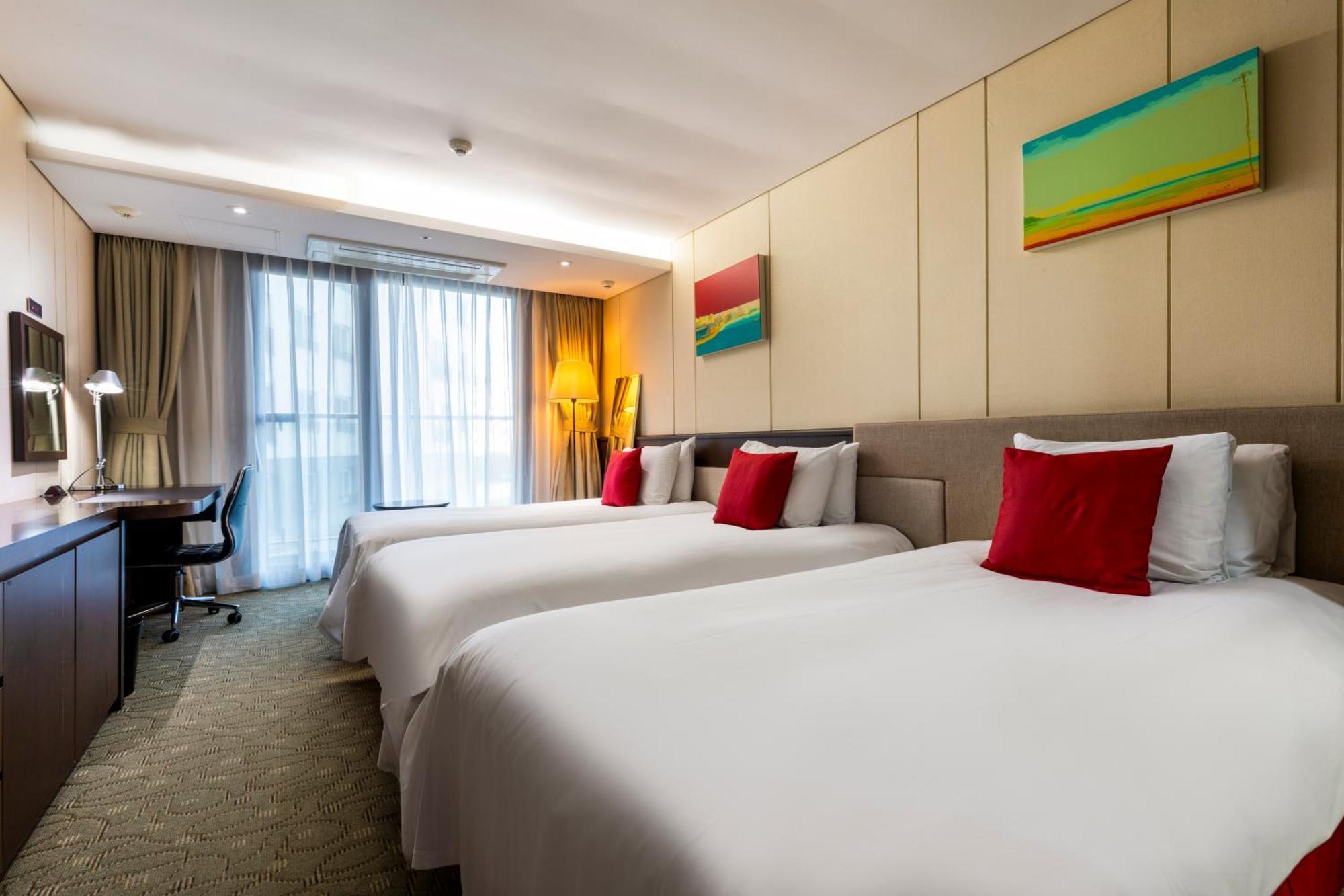 Готель Ramada By Wyndham Jeju Hamdeok Екстер'єр фото