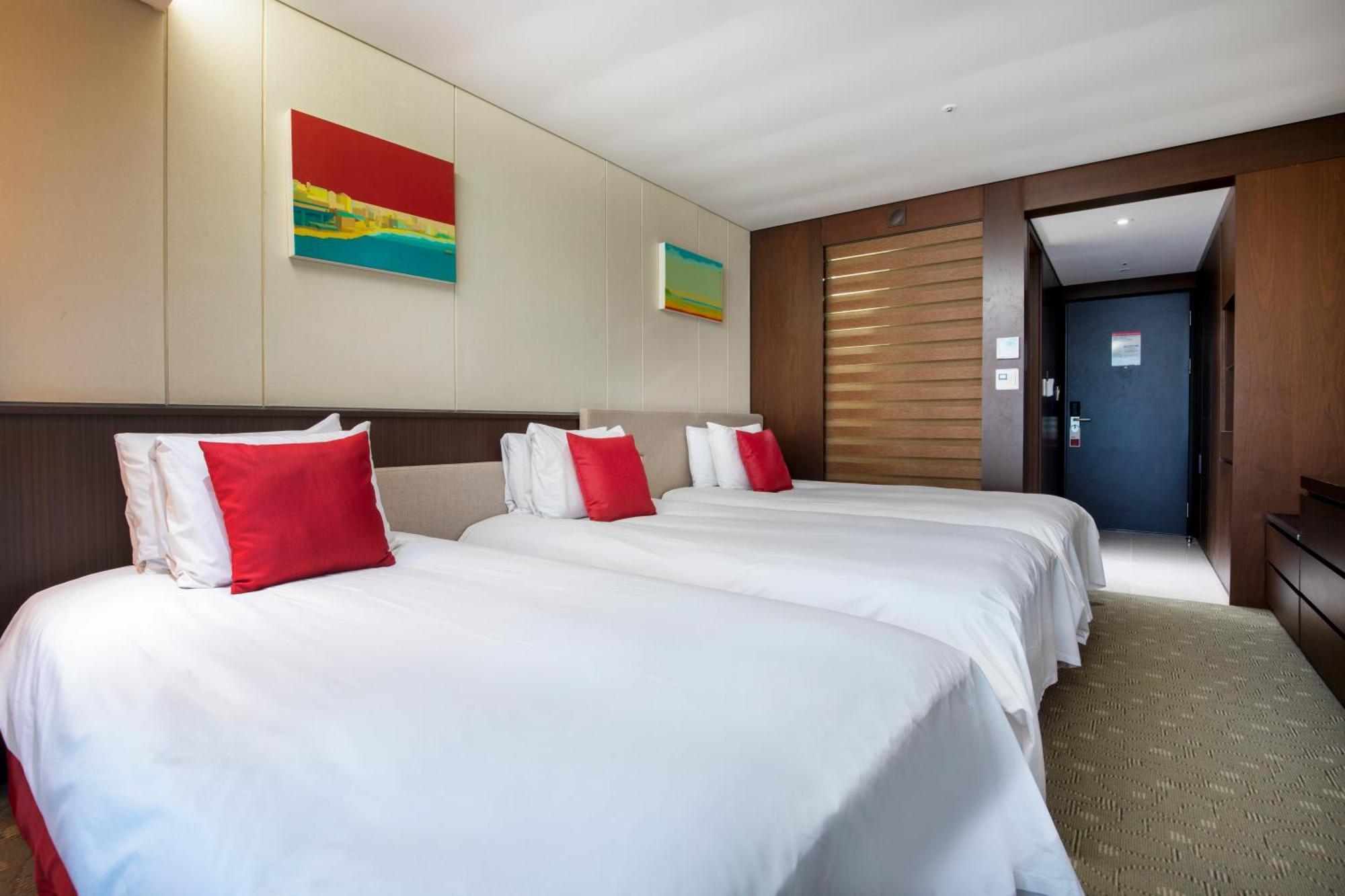 Готель Ramada By Wyndham Jeju Hamdeok Екстер'єр фото