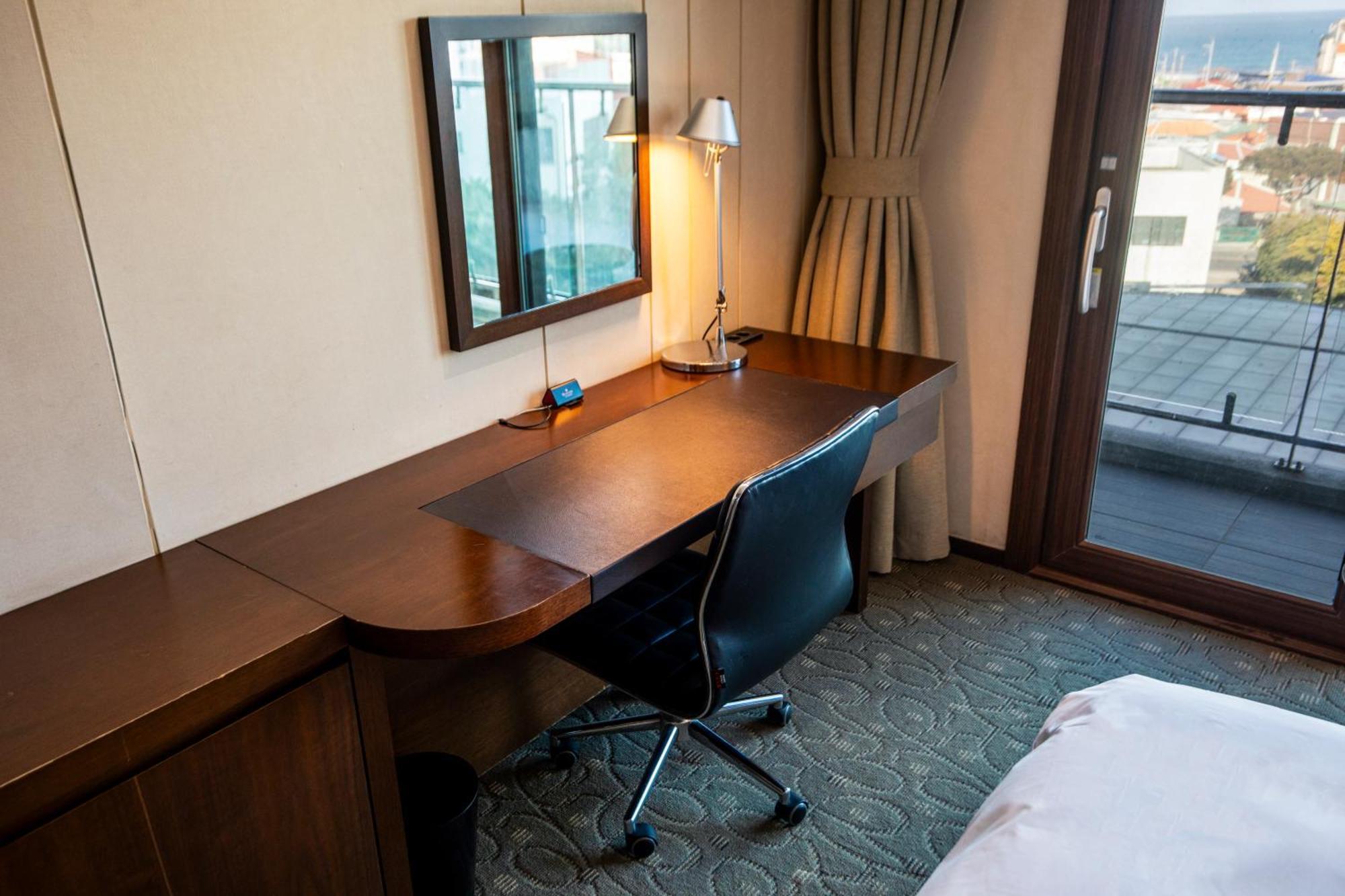Готель Ramada By Wyndham Jeju Hamdeok Екстер'єр фото