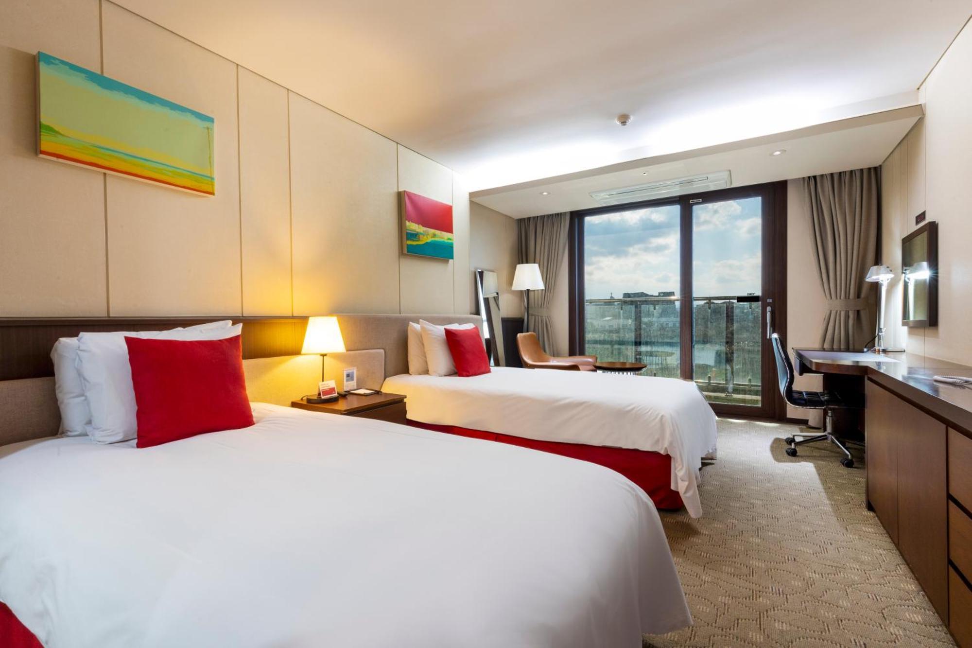 Готель Ramada By Wyndham Jeju Hamdeok Екстер'єр фото